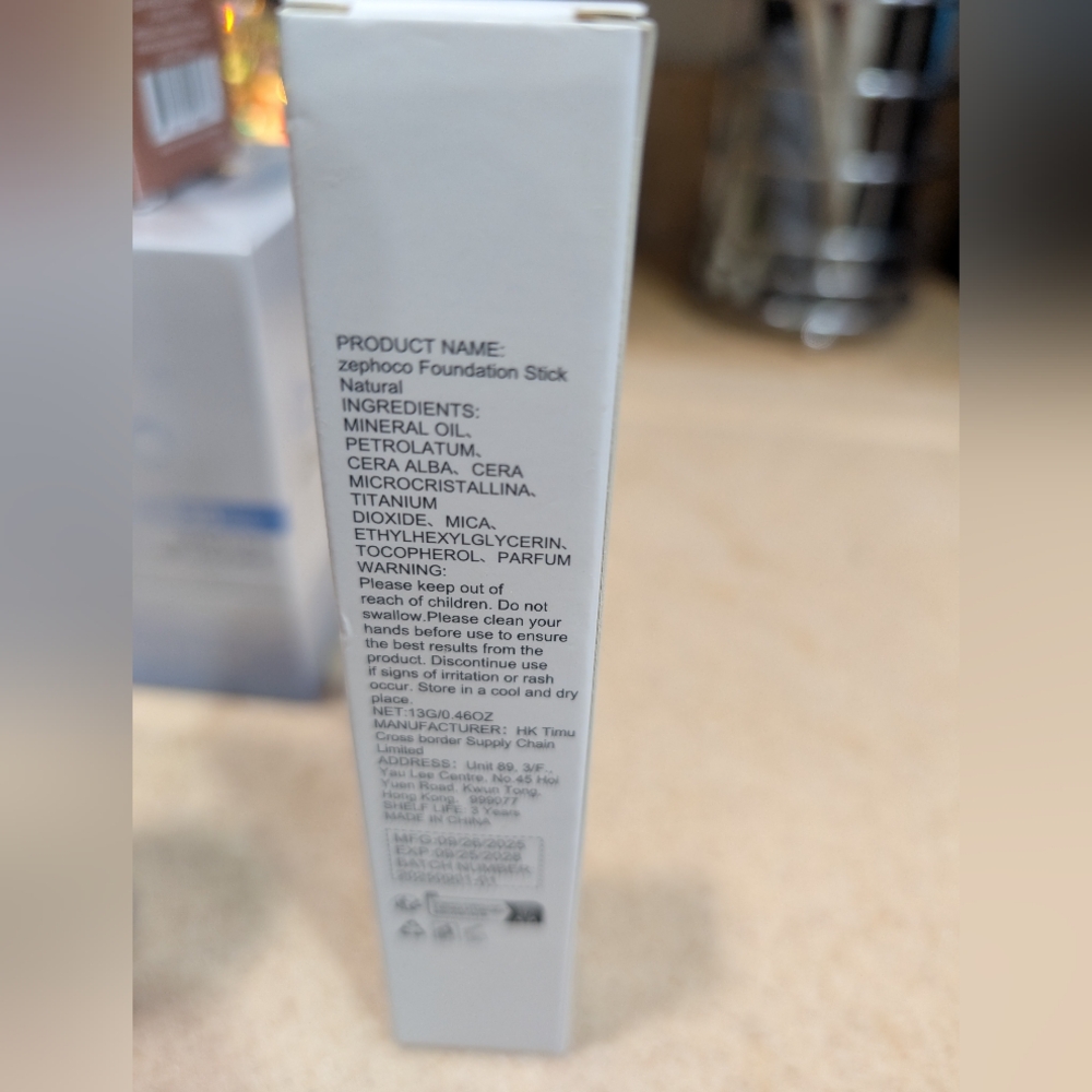 Color Changing foundation Hydration Stick - Picture 2 of 5